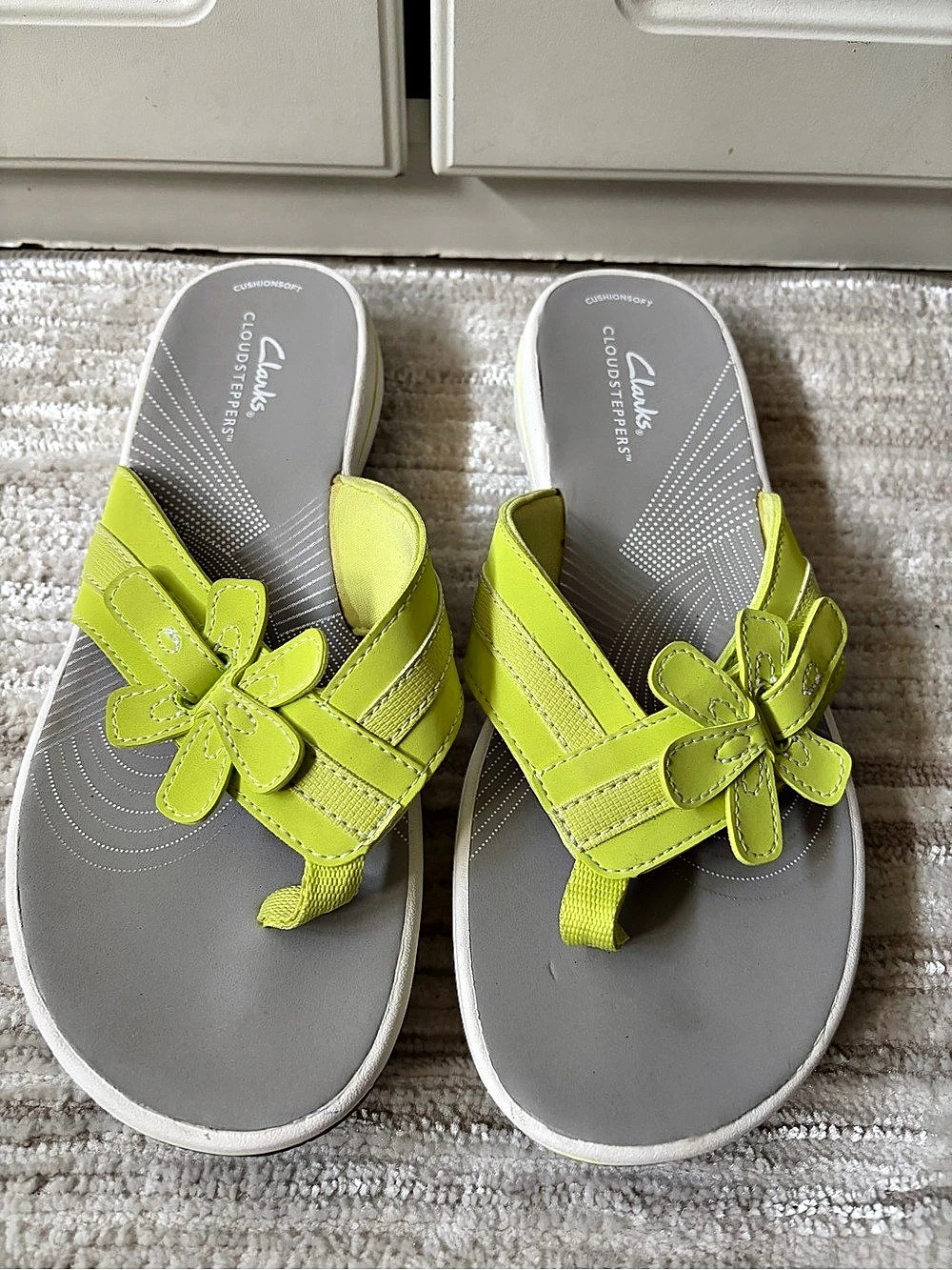 Clarks Cloudsteppers Brinkley Flora Flip-Flop Sandals Green & Gray